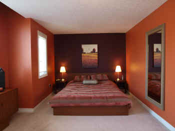 50 Master bedroom.JPG (143811 bytes)
