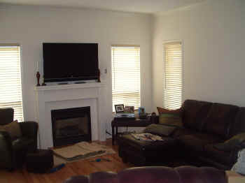 living room before 1.JPG (94675 bytes)